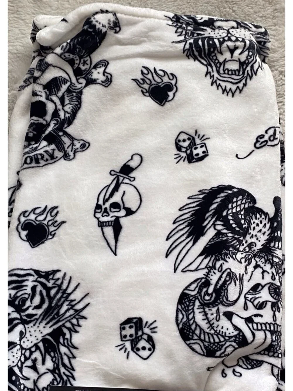 Ed Hardy Tattoo Printed Plush Oversized Throw Blanket Tiger Skull Dice White NEW